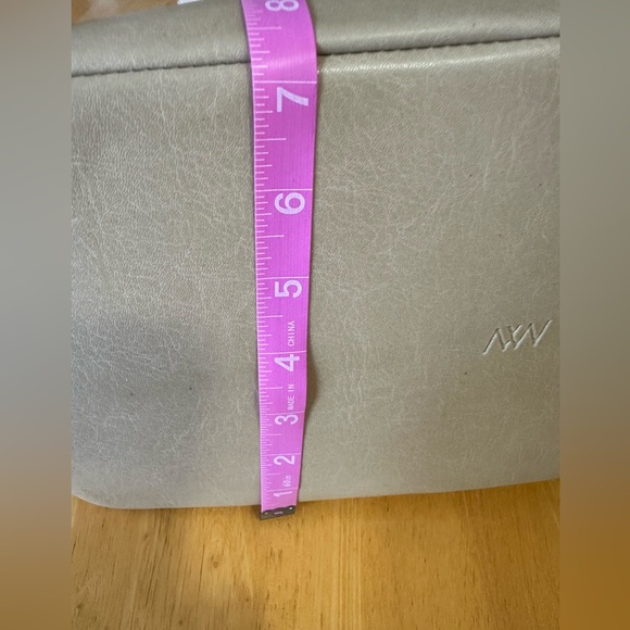 Matt &Nat satchel bag purse. Great for work or weekend! Vegan leather. - Picture 9 of 10